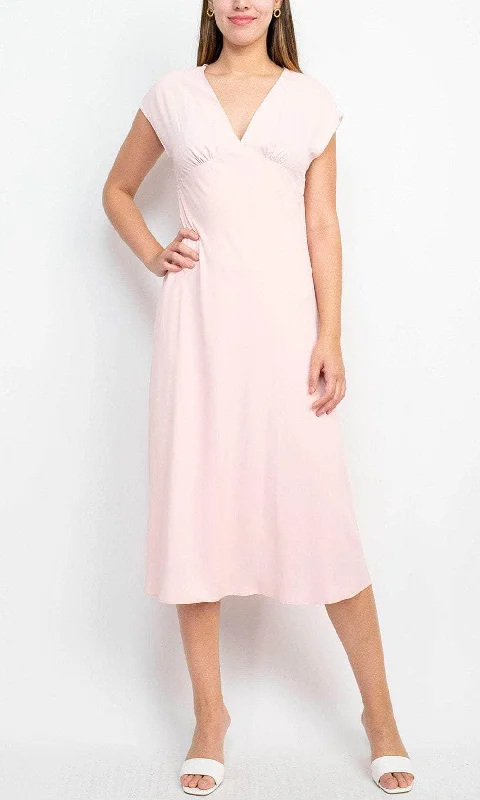 Sleeveless Dress With Cross-Back StrapsSage Collective ST01W26 - V-Neck Sleeveless Dress