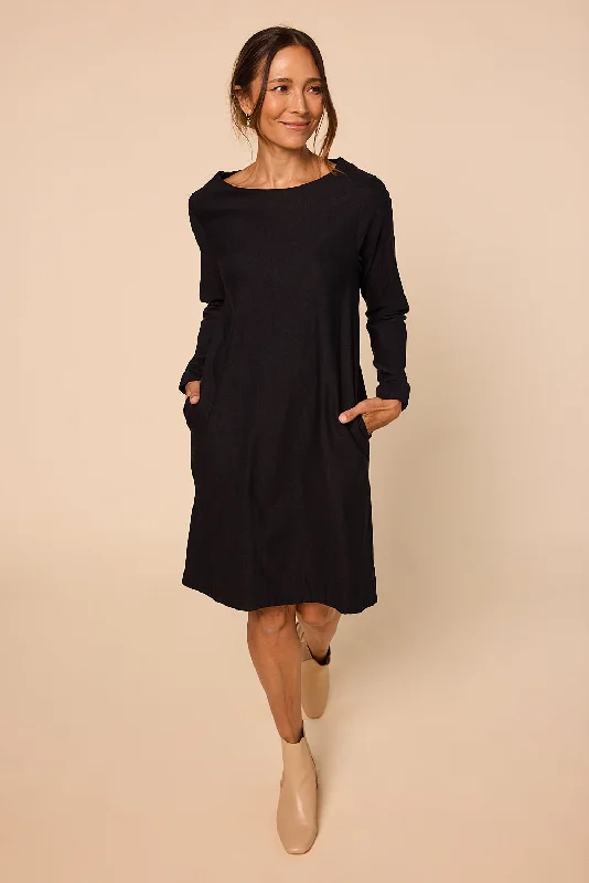 Fitted Lace Long Sleeves DressBoatneck Ponte Long Sleeve Dress in Black