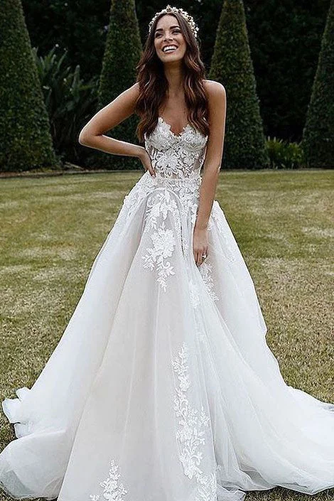 wedding dress with pocketsSweetheart Tulle A-line Appliques Wedding Dress with Lace Beach Wedding Gown OKU39